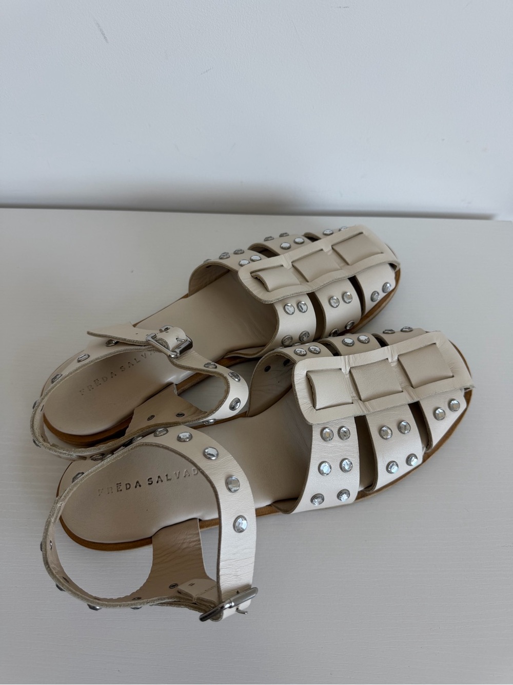 Freda Salvador 10 Sera Fisherman Sandals White Gem Embellishments - Picture 7 of 13